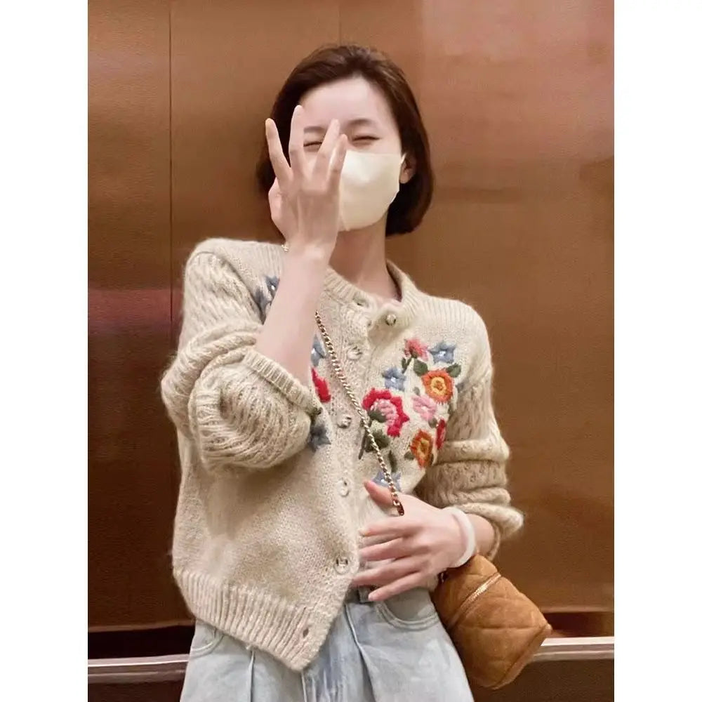 Heavy Industry Small Figure Embroidery Small Flower Knitted Sweater Cardigan Coat Autumn and Winter Top