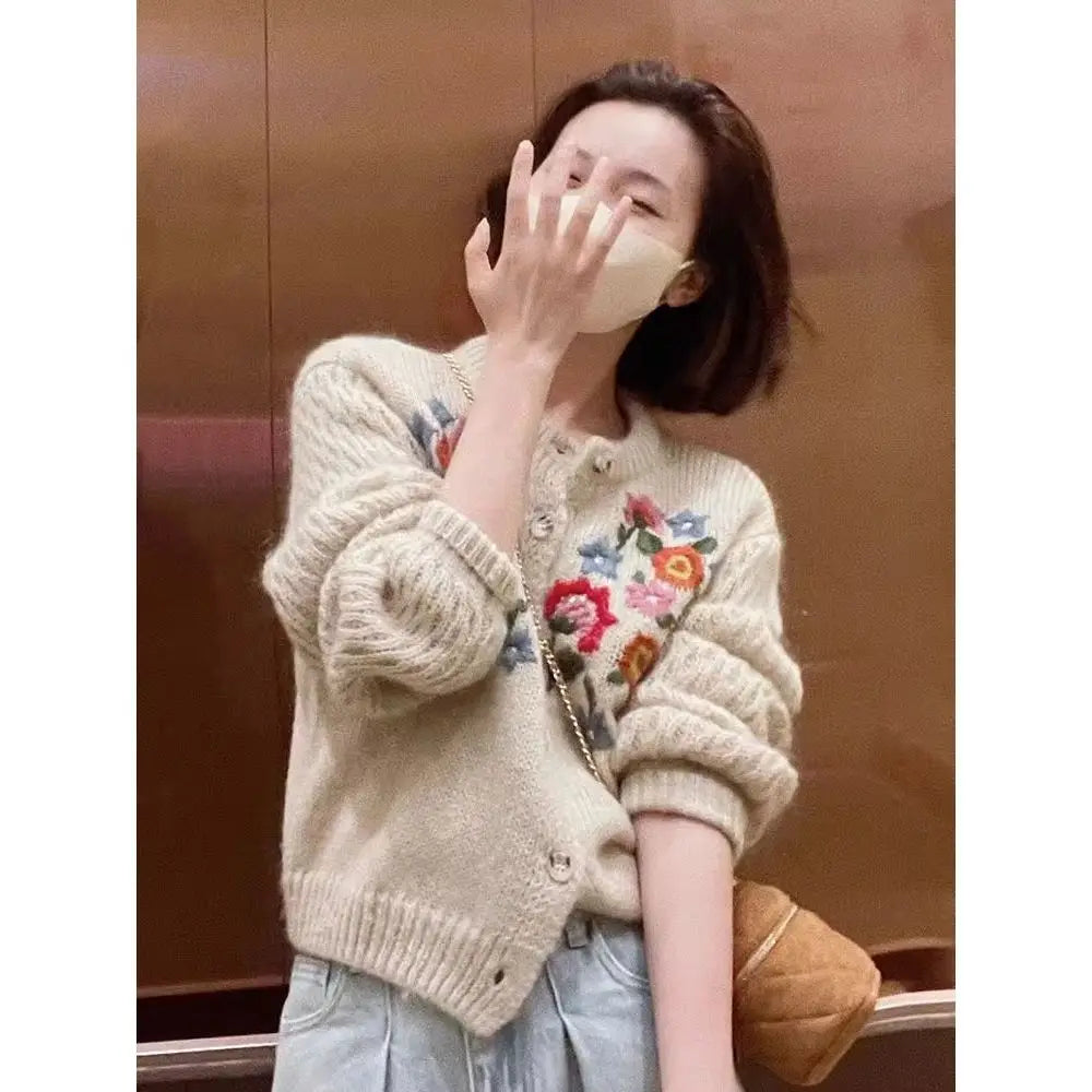 Heavy Industry Small Figure Embroidery Small Flower Knitted Sweater Cardigan Coat Autumn and Winter Top