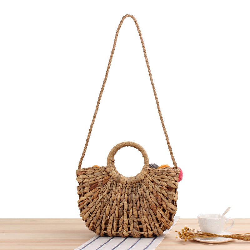 The New Hollow Hand-carried Straw Woven Bag Cute Colored Fur Balls