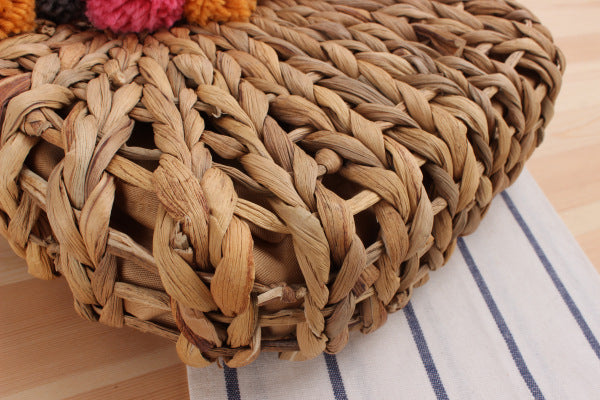 The New Hollow Hand-carried Straw Woven Bag Cute Colored Fur Balls