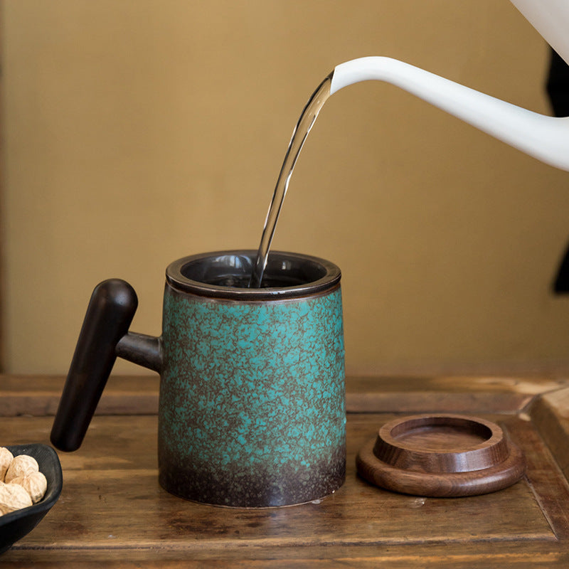 Separation Of Filtered Tea Water To Make Tea Cups