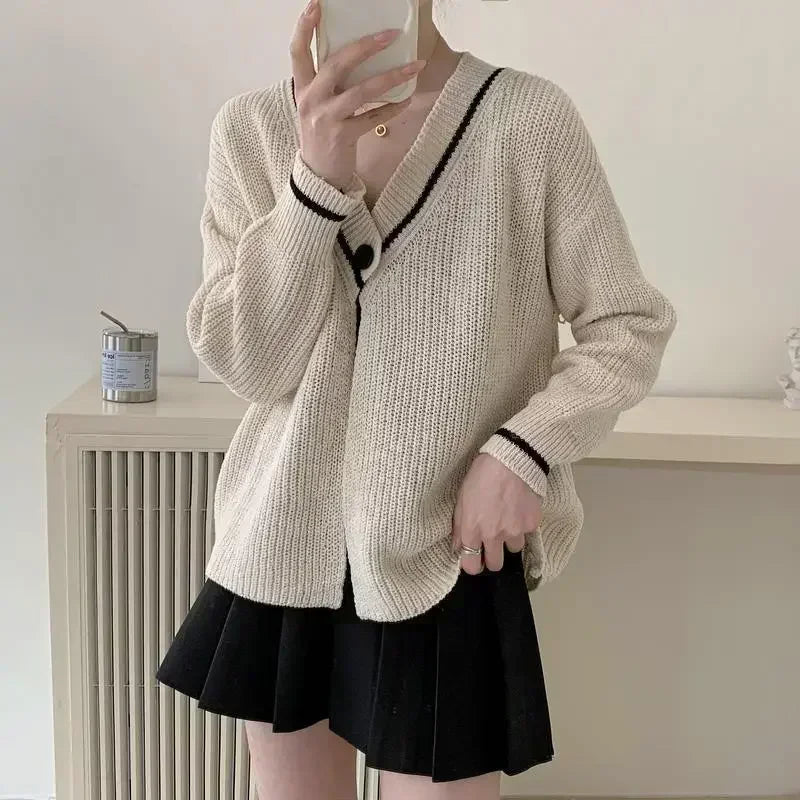 2024 Autumn Women Star Embroidered Cardigan V-neck Knitted Sweater Fashion Warm Beige Holiday Cardigans Women Sweaters Cardigan