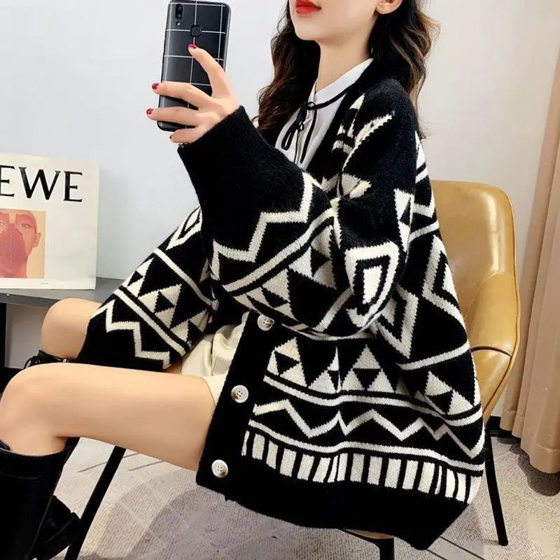 Women's 2024 Autumn/Winter New Retro Geometric Diamond Shaped Sweater Loose Outerwear Lazy Style Coat Thick Knitted Cardigan