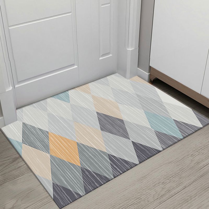 Simple Floor Mats At The Entrance  Tailorable Carpet