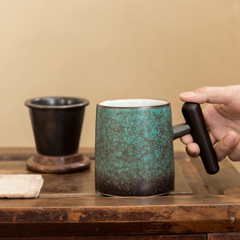 Separation Of Filtered Tea Water To Make Tea Cups